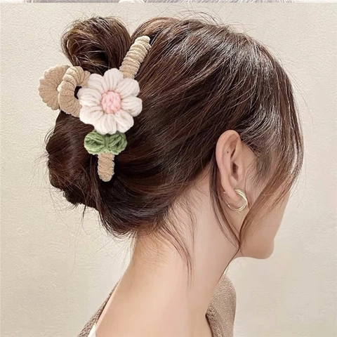 Knitted Flower Hair Claw Clip Handmade Crochet Woolen Yarn Shark Clip Women Forest Style Autumn Winter Hair Accessory