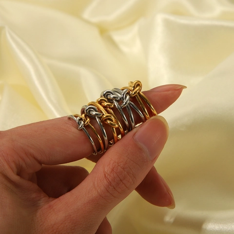 Schicker Edelstahl Knoten Ring Wasserdicht Hypoallergen Verstellbar Offen Twist Fingerschmuck Für Damen Minimalistisch