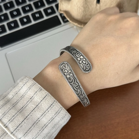 Bracciale Rigido Aperto In Rame Con Fiori In Rilievo Vintage Regolabile Stile Retrò Gioielli Da Donna