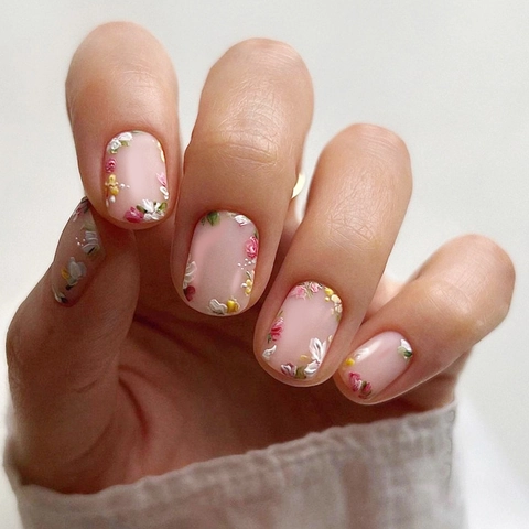 Unghie Finte Corte Tonde A Pressione Base Rosa Nude Motivo Floreale Artificiale Per Donne Eleganti Carine
