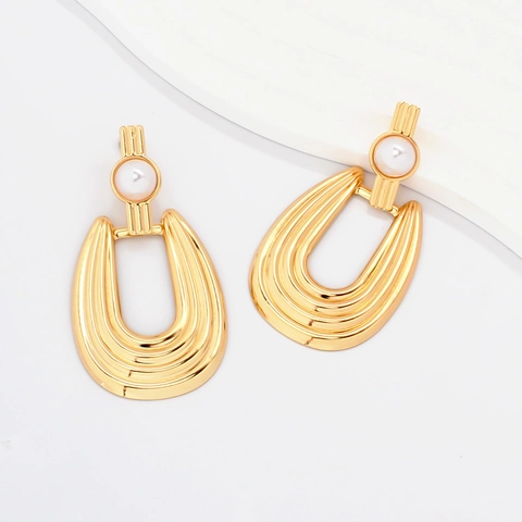 Exaggerated Geometric U Shape Drop Earrings With Faux Artificial Pearl For Women Fashion Retro Gold Metal Striped Texture Jewelry