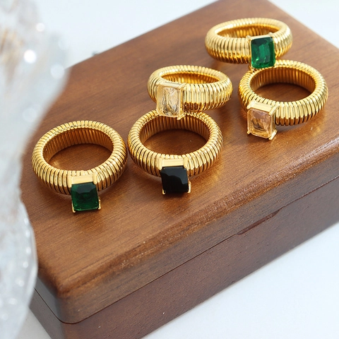 Geometrischer Rechteckiger Kristallring Titanstahl Vergoldet Vintage Spiralig Strukturierter Band Schmuck Für Damen