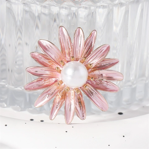 Elegant Enamel Pink Daisy Flower Brooch For Women Zinc Alloy Artificial Pearl Sweet Floral Corsage Anti-exposure Pin Jewelry