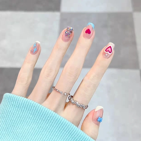Faux Ongles Cœur Forme Trapézoïdale Fleur Bleue Strass Étoile Été Manucure Amovible Pour Femmes Étudiantes