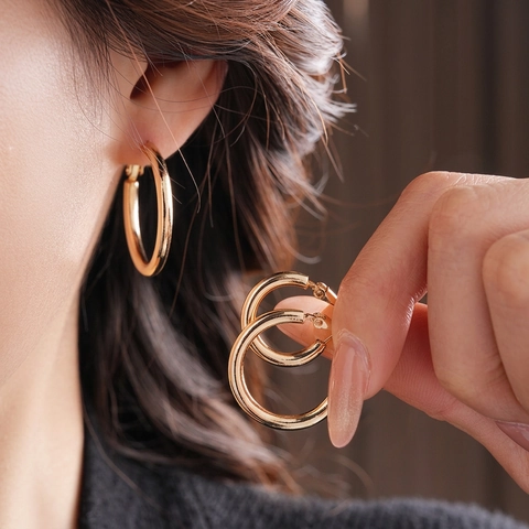 Minimalist Round Hoop Earrings High Polish Metal Ear Buckle For Women With Silver Earring Post Elegant Chic Fashion Jewelry