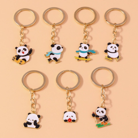 Llavero de Panda de Dibujos Animados Esmalte Aleación Monopatín Patinaje Panda Colgante Bolsa Oro Llavero Regalo Niños Mujeres Joyería