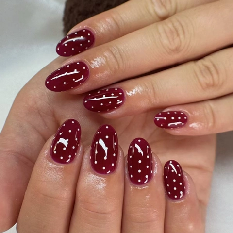 Faux Ongles Brillants Rouge Foncé Pois Blancs Ovales Couverture Complète Pour Femmes Style Automne Hiver