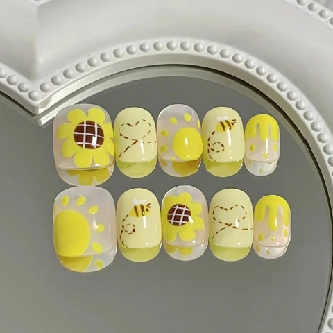 Sunflower Bee Press On Nails Short Round Artificial Nails Sweet Fresh Style For Women