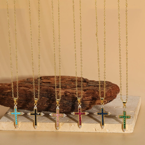 Collana con Pendente a Croce in Zirconia Colorata in Rame Placcato Oro 14K Gioielli Vintage con Ciondolo Religioso da Donna
