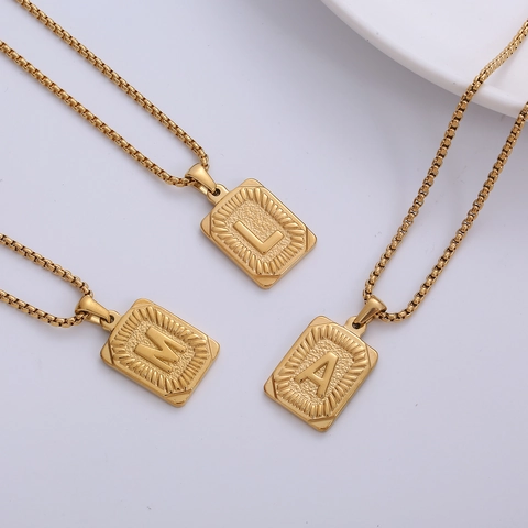 Collar Con Colgante De Letra Rectangular Acero Inoxidable Chapado En Oro De 18K Patrón Radiante Cadena De Caja