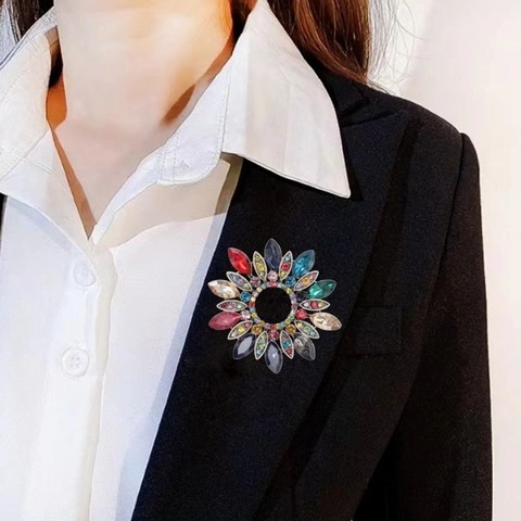 Broche Couronne De Fleurs En Cristal Coloré Pour Femmes Vintage Alliage Strass Corsage Épingle Bijoux Accessoire
