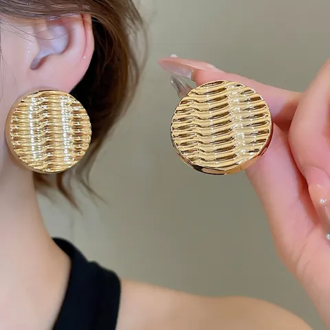 Runde Geometrische Ohrstecker Mit Wellentextur Vergoldete Legierung Mit Silver Earring Post Mode Schmuck