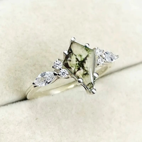 Vintage Moss Agate Ring For Women Rhombus Kite Shape Copper With Zircon Inlay Retro Minimalist Natural Texture Finger Jewelry