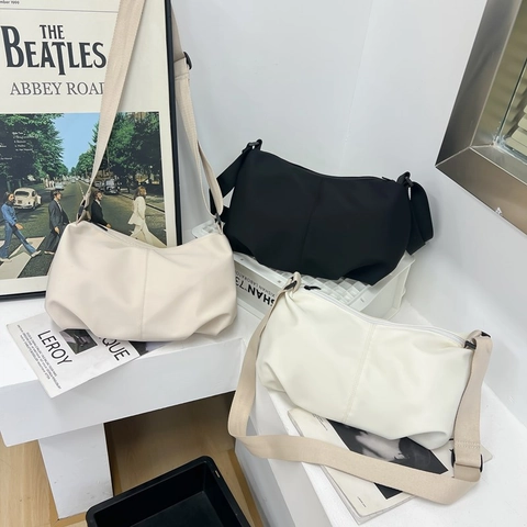 Borsa A Spalla Pieghettata Minimalista Tessuto Mezzaluna Borsa A Tracolla Versatile Casual Grande Capacità Per Donne