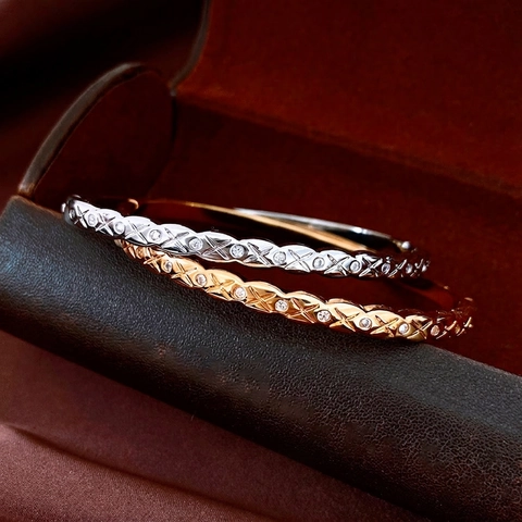 Elegant Hinged Bangle Real Gold Plated Copper Bracelet With Quilted Pattern And Cubic Zirconia Women Retro Style Jewelry