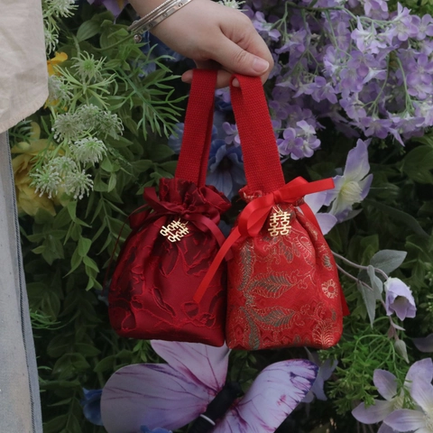 Chinese Style Wedding Candy Gift Bag Brocade Lace Drawstring Pouch Ribbon Bow Happiness Pendant Handheld Party Favor