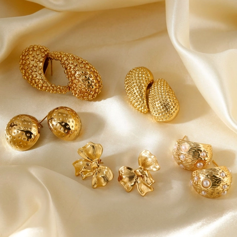 Orecchini a Cerchio Vintage in Acciaio Inossidabile Placcato Oro Geometrici Irregolari Con Perla Artificiale per Donna