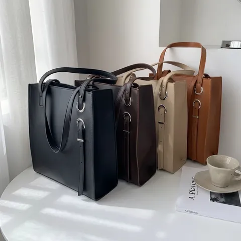 Sac Fourre-Tout Grande Capacité Cuir PU Décor Anneau Métallique Sac À Bandoulière Sous Les Bras Style Coréen