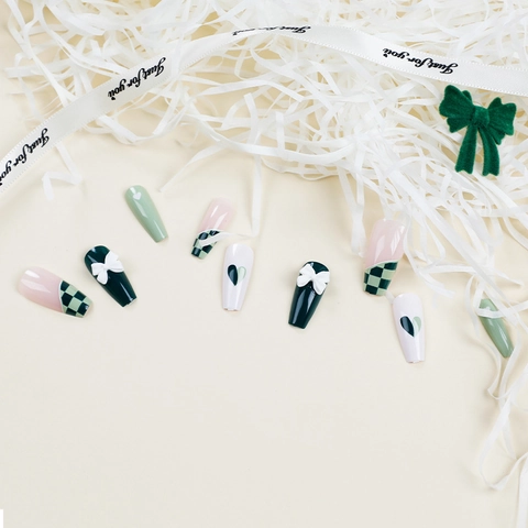 Uñas Postizas A Presión A Cuadros Verde Matcha Largas Coffin Con Lazo Blanco 3D Corazón Estilo Francés Dulce