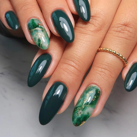Dunkel Smaragdgrüne Press On Nails Marmor Goldfolie Design Lange Mandelform Glänzend Retro Elegante Falsche Nägel Für Damen