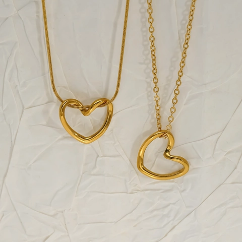 Collar Colgante Corazón Hueco Acero Inoxidable Chapado Oro 18K Cadena Serpiente Minimalista Hipoalergénico Impermeable Mujer