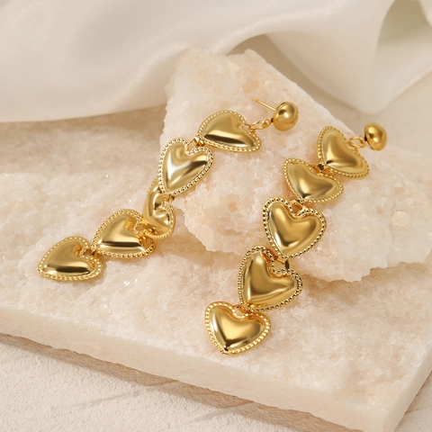 Orecchini Pendenti A Cuore Acciaio Inossidabile Placcato Oro 18K Cuori Collegati Bordo Milgrain Eleganti Per Donna