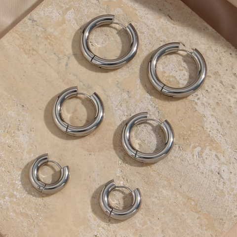 Minimalistische Roestvrijstalen Geometrische Creolen Voor Dames Mode Holle Ronde Twist Diamant Geslepen Oppervlak Oorbellen