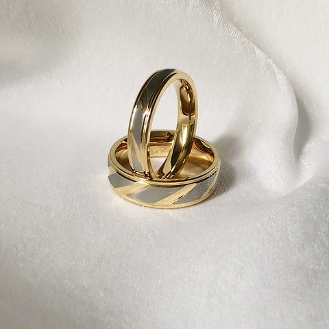 Titanium Edelstahl Ringe Für Paare Zweifarbig Gold Silber Diagonale Streifen Minimalistischer Modeschmuck Für Damen Und Herren
