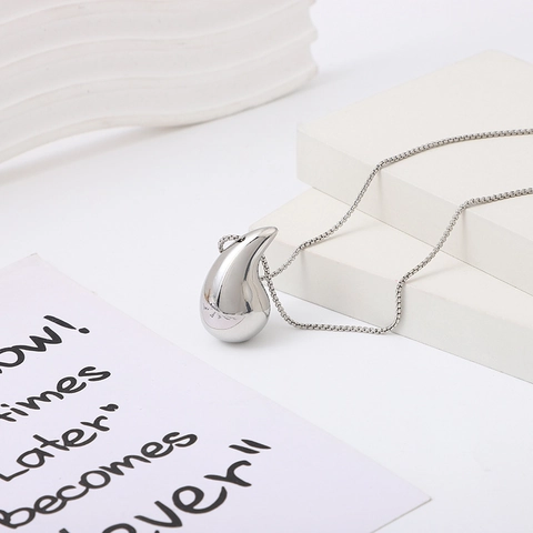 Teardrop Pendant Necklace Hollow Water Drop Design Copper Polished Metal Snake Chain Elegant Jewelry For Women Fashion