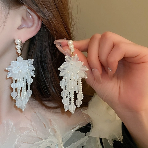 Elegante Acryl Blume Imitation Künstliche Perle Lange Quaste Ohrringe Mit Silbernem Ohrstecker Boho Süßer Stil Schmuck Für Damen