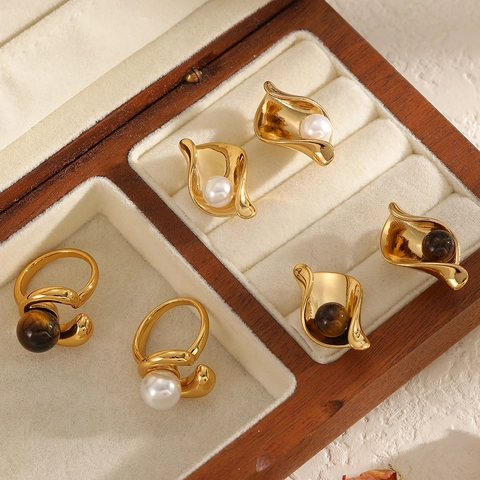 Gioielli Onda Geometrica Anello Orecchino Acciaio Inossidabile Placcato Oro 18K Con Perla Artificial E Occhio Di Tigre Vintage