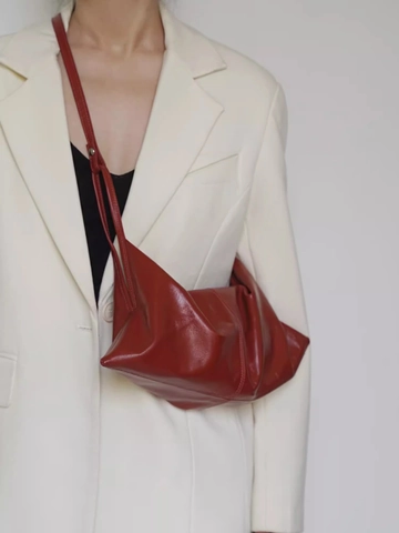 Sac Bandoulière Femme Cuir PU Texture Cire Huilée Pliable Design De Niche Style Coréen Sac Croissant Épaule Fermeture Éclair
