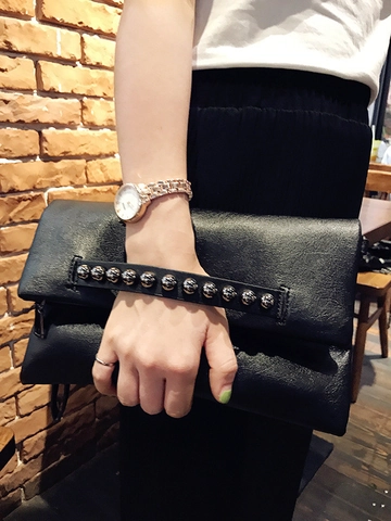 Damen PU Leder Umschlag Clutch Tasche Mit Nieten Crossbody Handtasche Mit Kettekette Und Handgelenkschlaufe