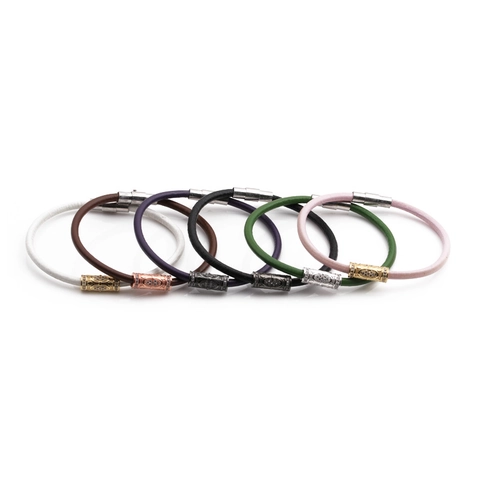 Bracciale In Pelle Intrecciata Alla Moda Con Chiusura Magnetica In Acciaio Inossidabile E Ciondolo In Lega Con Strass Unisex