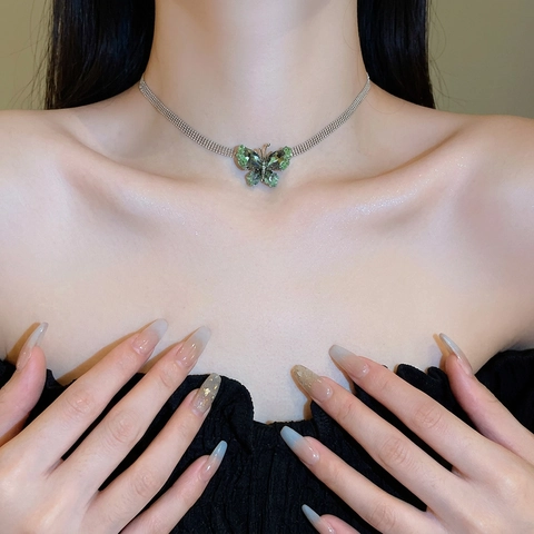 Collier Choker Pendentif Papillon Cristal Vert Chaîne Maillée Tissée Argentée Style Sweet Cool Bijoux Pour Femmes
