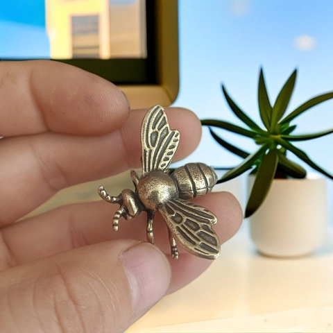 Vintage Brass Bee Figurine Metal Insect Statue Antique Copper Paperweight Home Office Desktop Decoration Ornament
