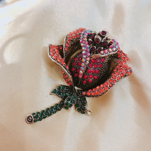 Vintage Rose Flower Brooch Pin Inlaid Colorful Rhinestone Alloy Antique Style Floral Suit Lapel Jewelry Women
