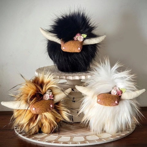 Peluche De Vache Écossaise Des Highlands Faite À Main Avec Couronne De Fleurs Pour Décoration De Ferme Et Accessoires De Fête