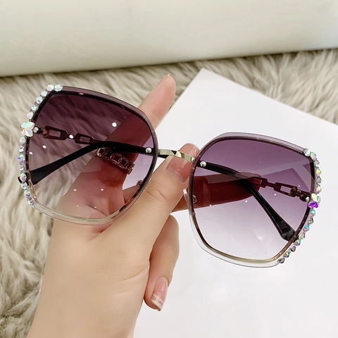 Occhiali Da Sole A Farfalla Senza Montatura Per Donna Sovradimensionati Lenti Sfumate AC Asta Catena Metallo UV400 Strass