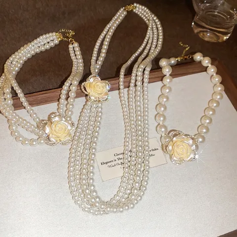 Multi-Layer Künstliche Perlenhalskette Mit Strass Rosenblüte Anhänger Französisch Retro Elegant Damen Schlüsselbeinkette
