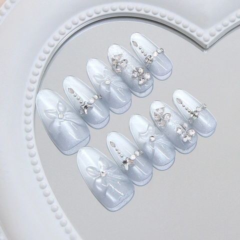 Unghie Finte Press On Nails Fatte A Mano Occhio Di Gatto Sfumato Blu Argento 3D Fiore Farfalla Strass Mandorla Elegante