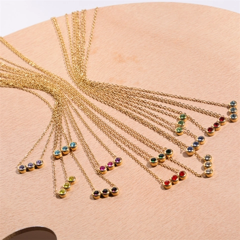 Collana in Acciaio Inossidabile con Pietra di Nascita per Donna Ciondolo con Tre Zirconi Tondi Placcato Oro Gioielli Minimalisti Regalo