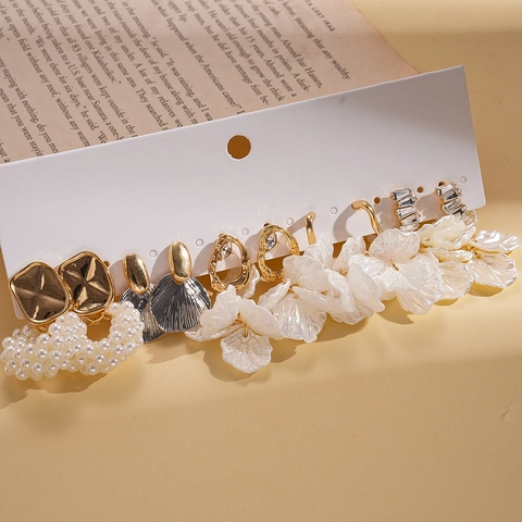 Elegante Bloemblad Oorbellen Met Strass En Imitatie Kunstparel Kwastje Geometrische Chic Legering Studs Zilveren Oorbel