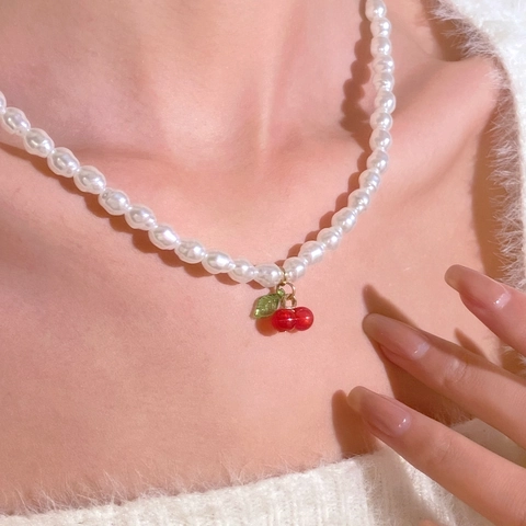 Sweet Retro Alloy Artificial Pearl Cherry Pendant Necklace For Women Red Green Fruit Theme Elegant Jewelry Gift Accessories