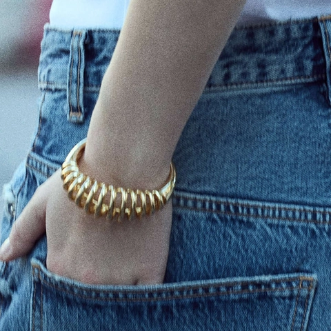 18K Vergoldeter Edelstahl Hohlnetz Spiral Ohrringe Und Armreif Trendiger Moderner Minimalistischer Schmuck Für Damen