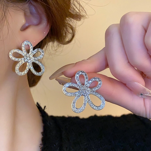 Alloy Strass Fünf-Blütenblatt Blume Ohrstecker Mit 925 Sterling Silber Ohrring Pfosten Hohl Süß Elegant Für Frauen