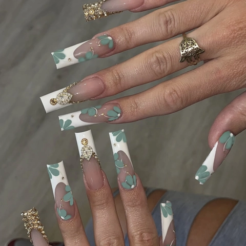 Uñas Postizas Press On Largas Forma Ataúd Estilo Francés Patrón Floral Con Diamantes De Imitación Y Perlas Artificiales Brillo