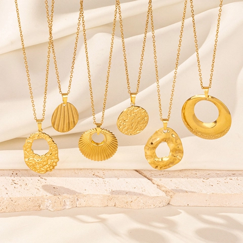 Vintage Stainless Steel Hollow Round Pendant Necklace For Women 18K Gold Plated Hammered Texture Geometric Jewelry Accessory