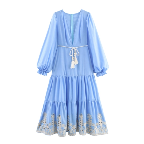 Lichtblauwe Maxi-Jurk Lange Mouwen Polyester Vierkante Hals Geborduurde Zoom Touwriem Kwastje Houten Kralen Vakantie Gelaagde Rok