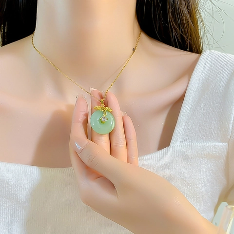 Elegante Hanger Ketting Met Titanium Stalen Ketting Faux Jade Vredesgesp Zirkoon Blad Charme Voor Vrouwen Luxe Cadeau